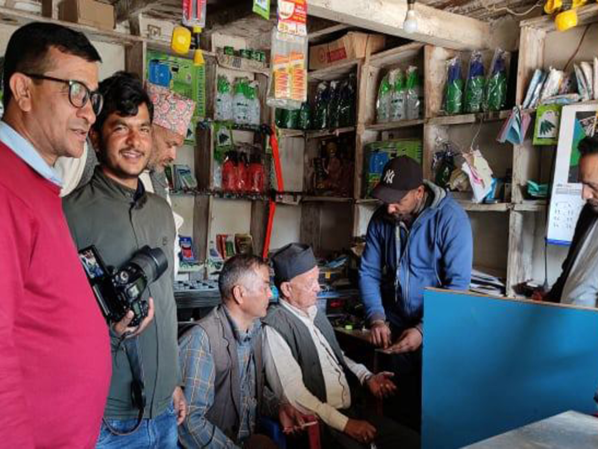 बैतडीमा आप्रवासी कामदारको दुर्घटना बीमा बारे छलफल